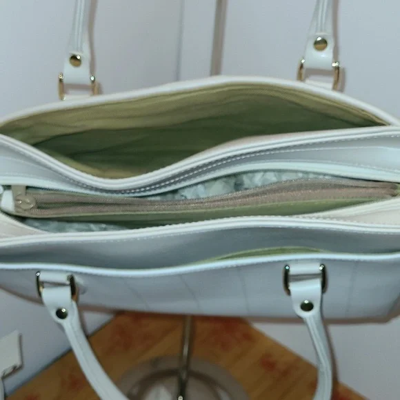 Liz Claiborne - Picture 4 of 4